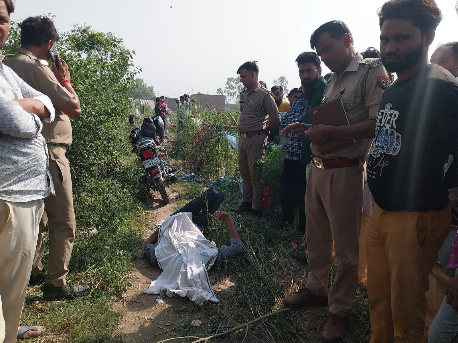 Bareilly News: बरेली के कैंट इलाके में मोहनपुर के युवक का शव मिला...परिजन बोले-दोस्तों ने जहर देकर मार डाला