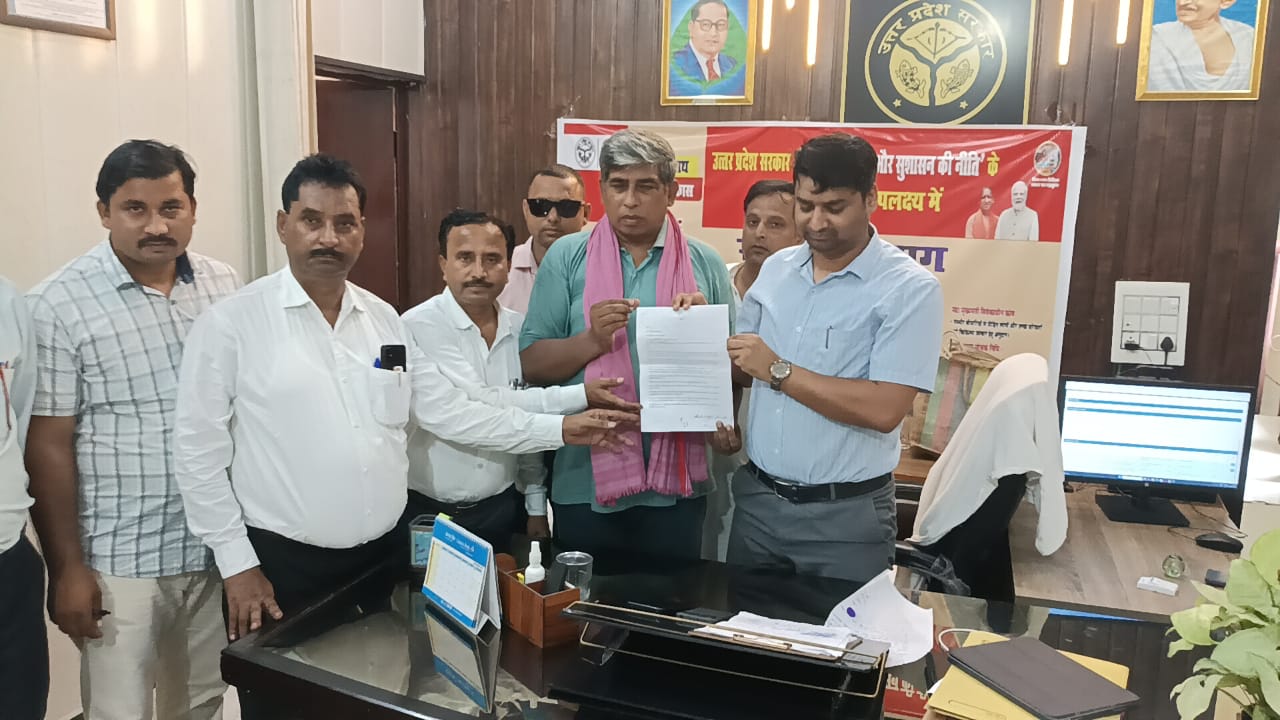 Kasganj News: वोटों की चोरी कर किया जा रहा लोकतंत्र का हनन