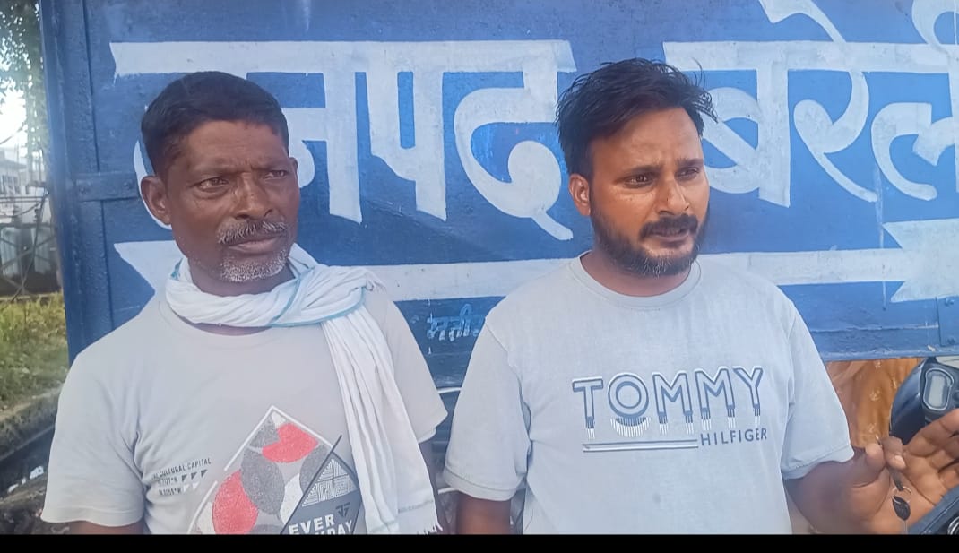 Bareilly News: ग्रामीणों ने पकड़े तीन चोर, पुलिस के हवाले किए, छानबीन जारी