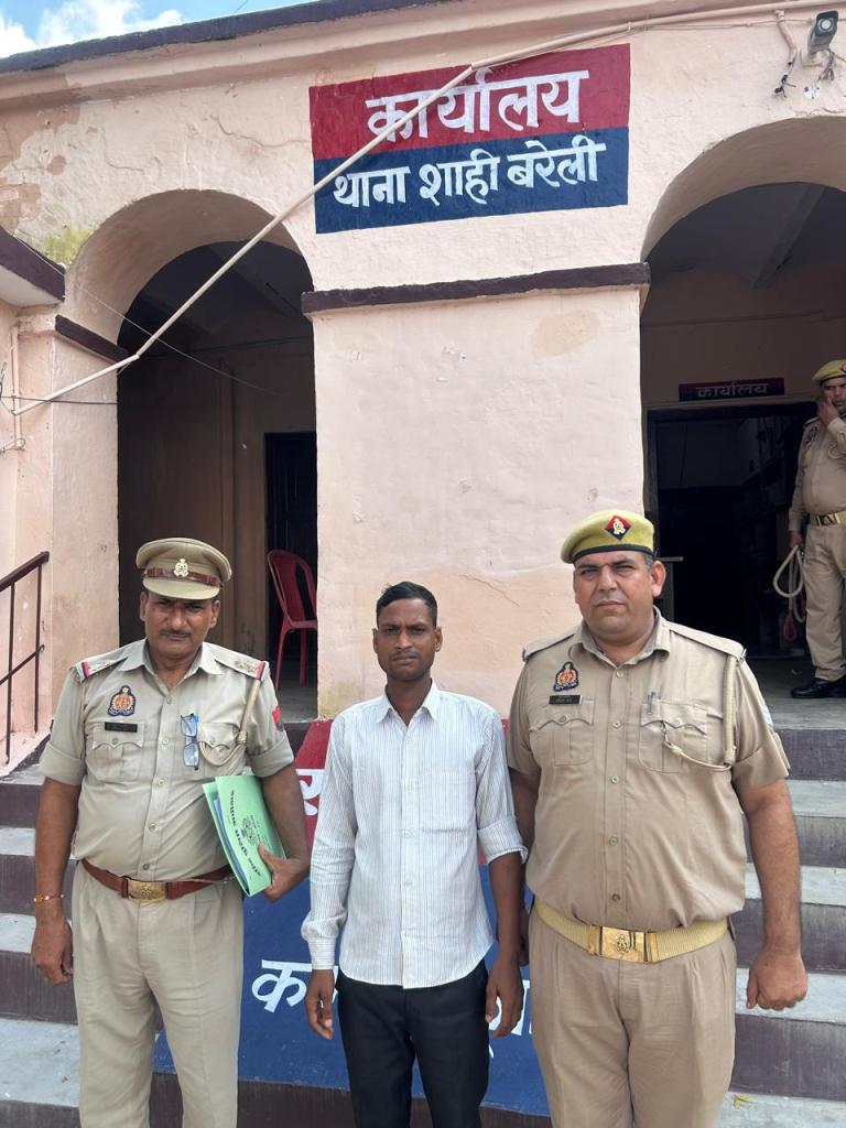 Bareilly News: पत्नी की हत्या के आरोपी पति को पुलिस ने भेजा जेल  थाना शाही इलाके के गांव परचई में तीन दिनों पूर्व हुई घटना