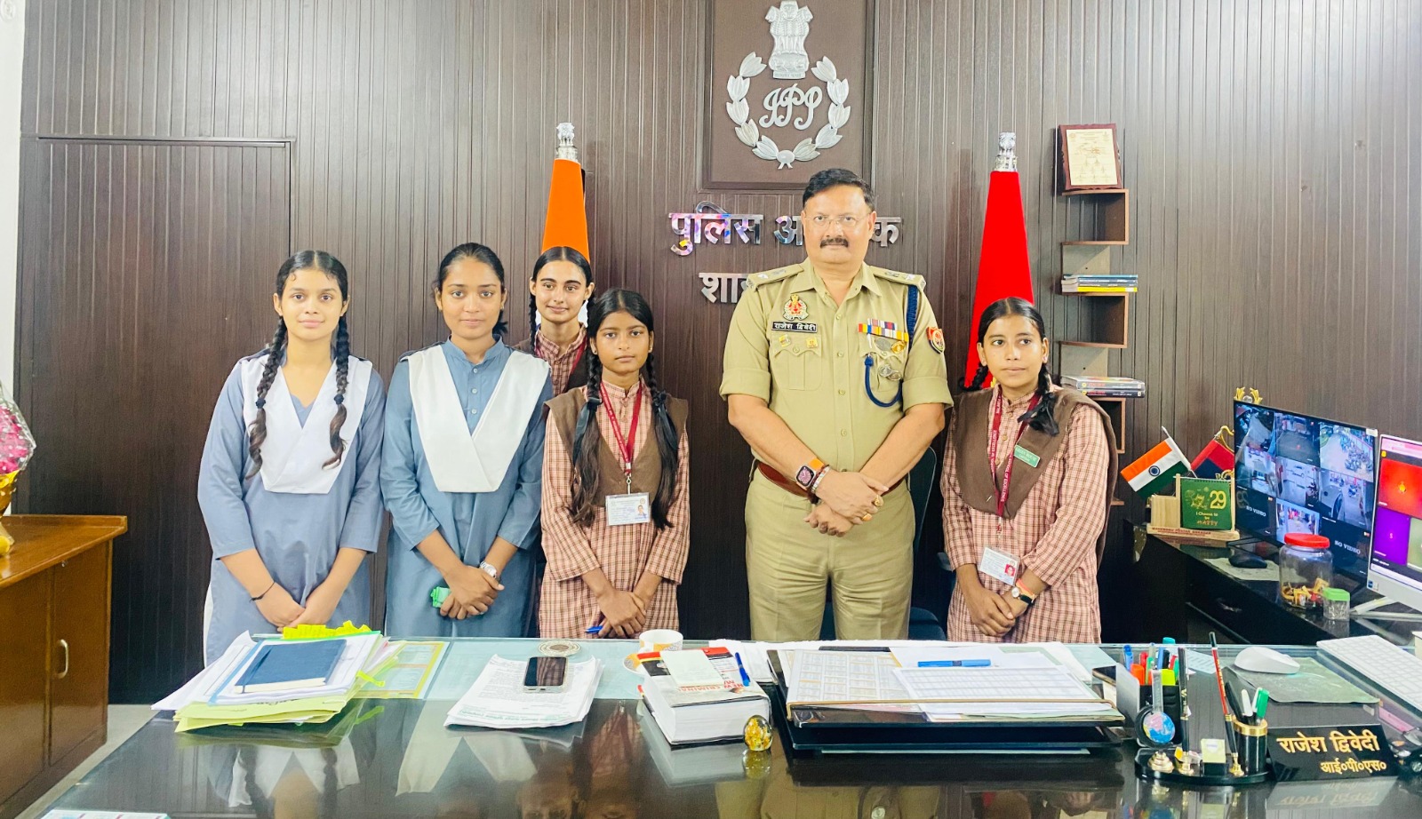 Shahjahanpur News: छात्राओं ने संभाली पुलिस की कुर्सी: जनसुनवाई कर दिए आदेश