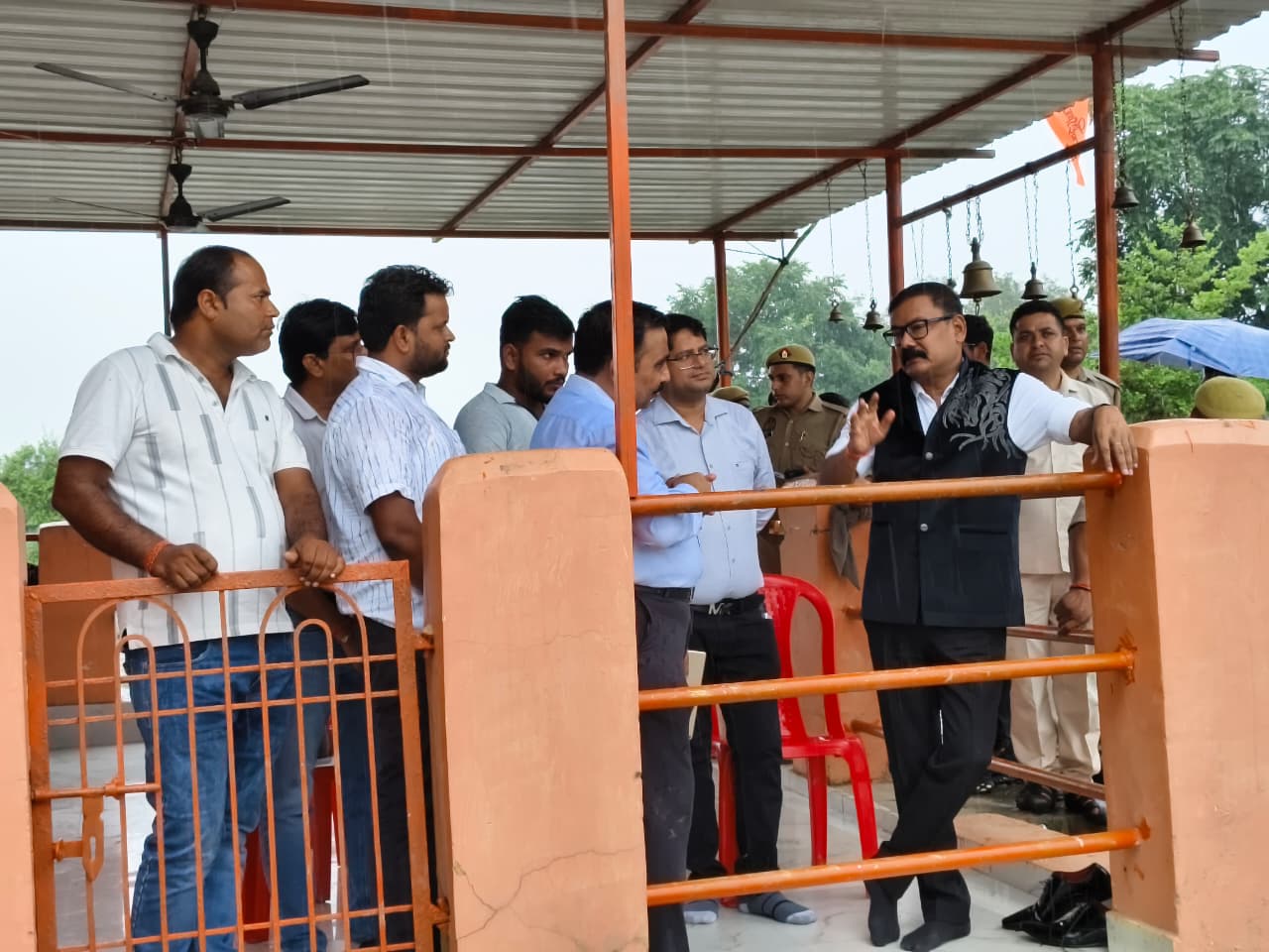 Bareilly: डीएम ने लीलौर झील के सौंदर्यकरण कार्यों का किया निरीक्षण, कहा-दीपावली तक सुविधाएं पूरी करें