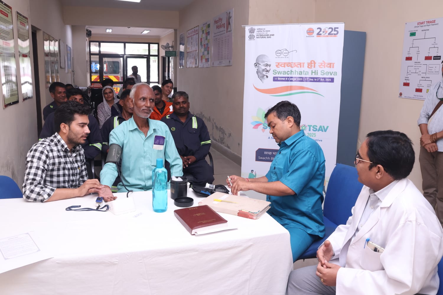 Mathura News: मथुरा रिफाइनरी ने अपने संविदा कर्मियों और सफाई मित्रों का कराया स्वास्थ्य परीक्षण 