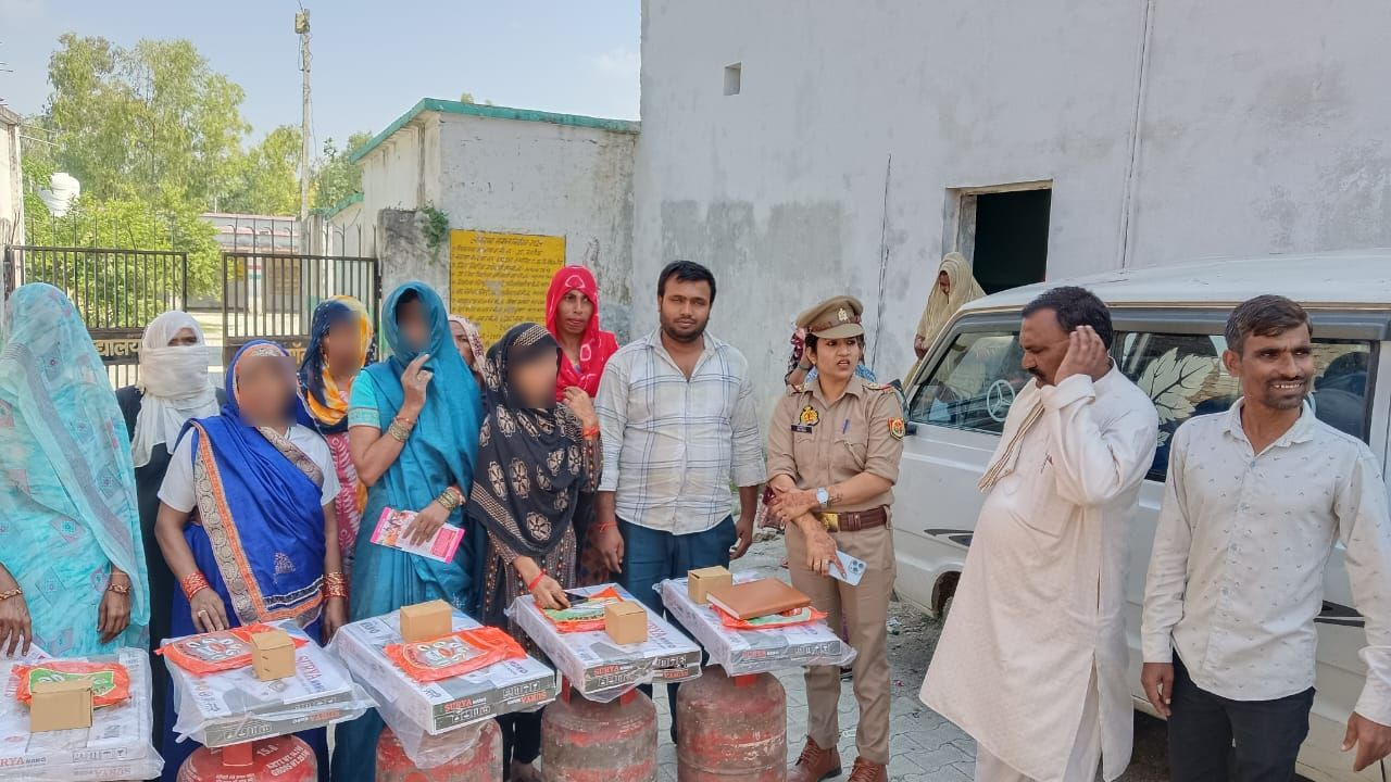 Rampur News:  दिवाली से पहले महिलाओं को मिला उज्ज्वला योजना का लाभ