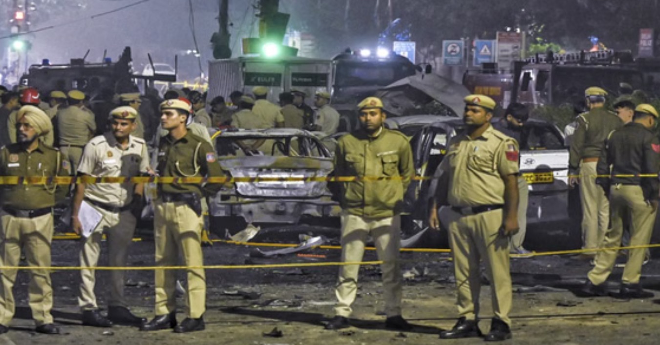 दिल्ली में लाल किला मेट्रो स्टेशन के पास कार में विस्फोट, 10 की मौत, 20 घायल