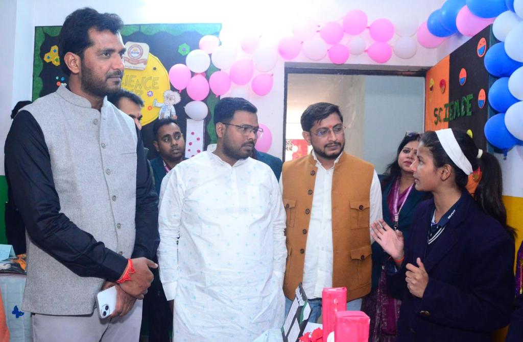 Bareilly News :  बीडीएम पब्लिक स्कूल में 'जिज्ञासा' प्रदर्शनी : बच्चोें में  दिखी प्रशंसनीय एवं प्रतिभा की अनोखी छठा 