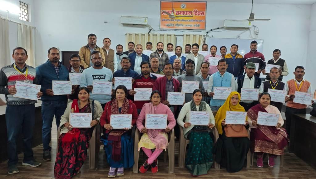 Bareilly News : मीरगंज में 63 बूथों के बीएलओ ने समय पूर्व पुनरीक्षण कार्य किया पूर्ण, एसडीएम ने किया सम्मानित 