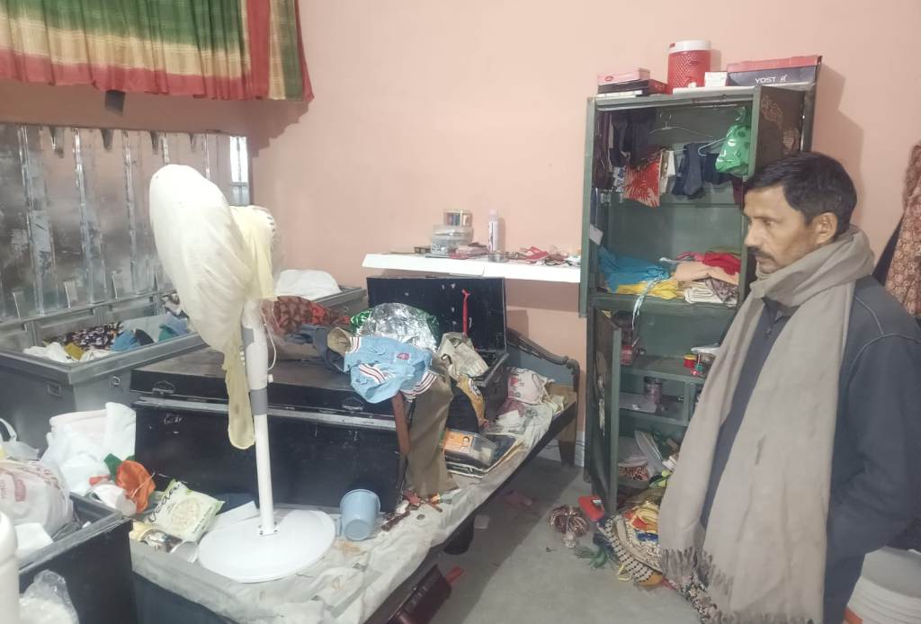 Bareilly News : सोते रहे परिजन, घर से नगदी समेत लाखों के जेवरात खंगाल ले गये चोर, फैली दहशत  