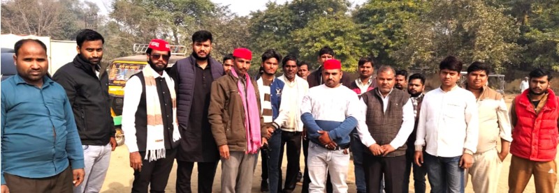  Mathura News: गुंडा टैक्स वसूली के खिलाफ सड़क पर उतरे सपा कार्यकर्ता, जताया विरोध