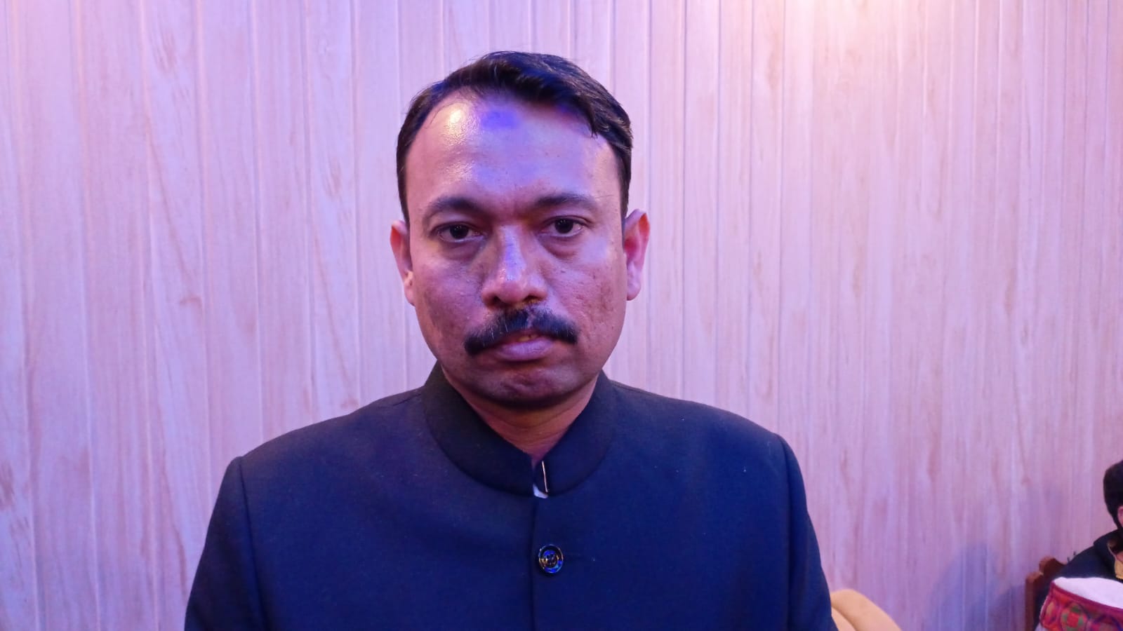 इस्तीफे के बाद यूपी सरकार का बड़ा एक्शन: बरेली के सिटी मजिस्ट्रेट अलंकार अग्निहोत्री निलंबित, शामली कलेक्ट्रेट से अटैच