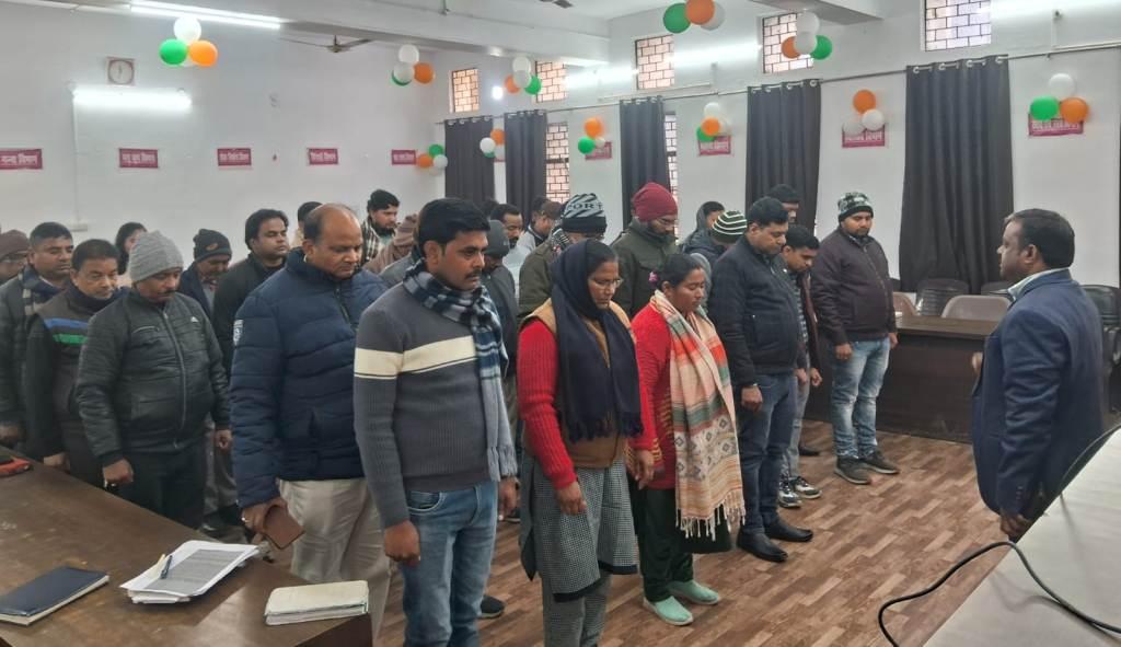 Bareilly News : स्वतंत्रता संग्राम के अमर शहीदों को मीरगंज तहसील में दी गई भावभीनी श्रद्धांजलि