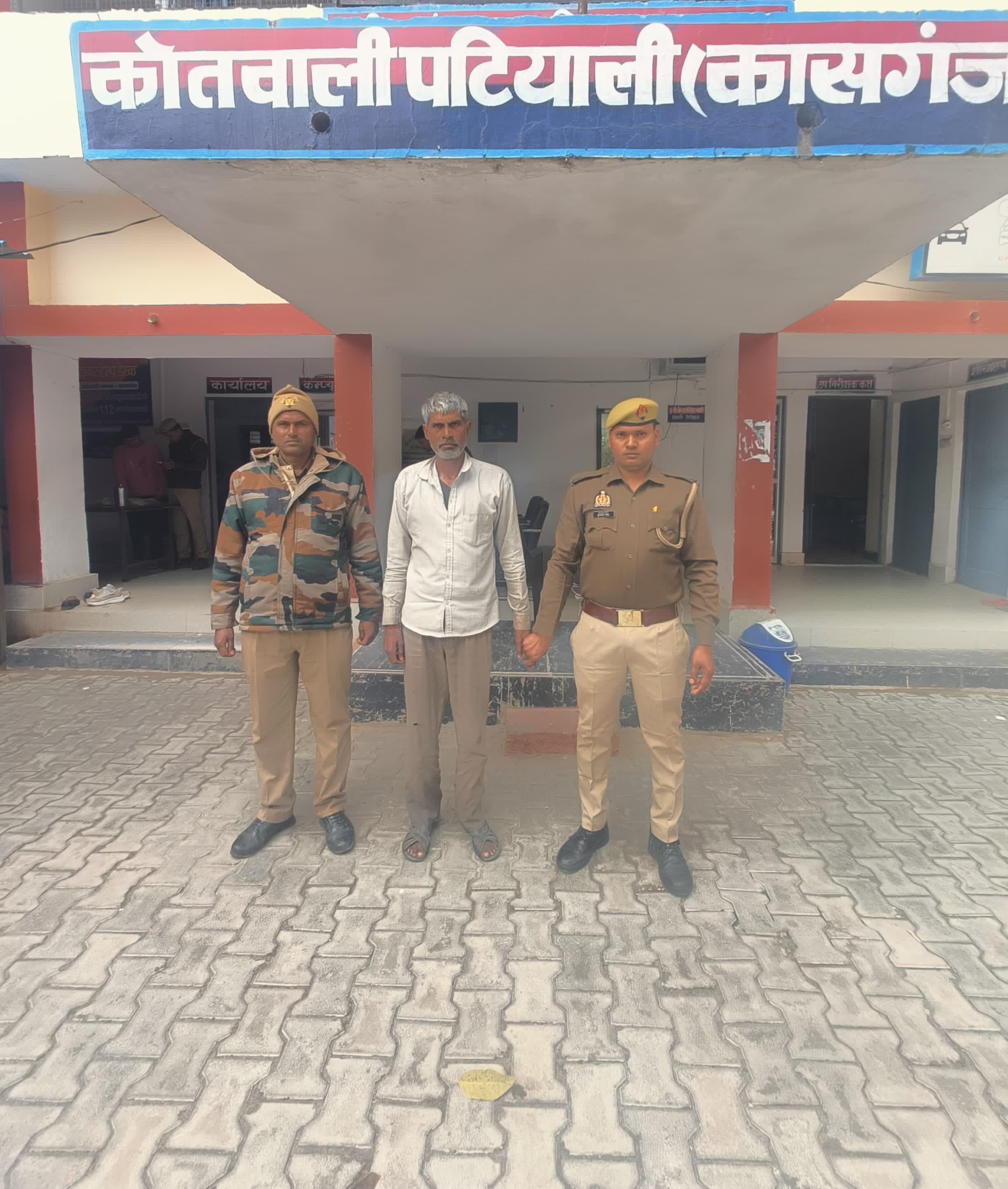 KASGANJ NEWS कासगंज: चंदनपुरा पथराव कांड में वांछित अभियुक्त गिरफ्तार, पुलिस टीम पर हमले के मामले में भेजा गया जेल