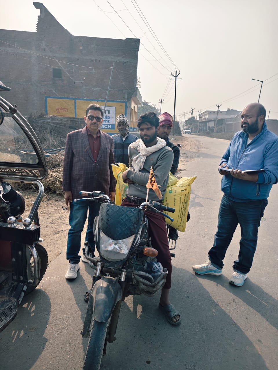 KASGANJ:पटियाली में उर्वरक अधिक मूल्य बिक्री का मामला FIR पोर्टल पर न दिखने से गरमाया......प्रशासनिक लापरवाही या साजिश को लेकर उठे सवाल