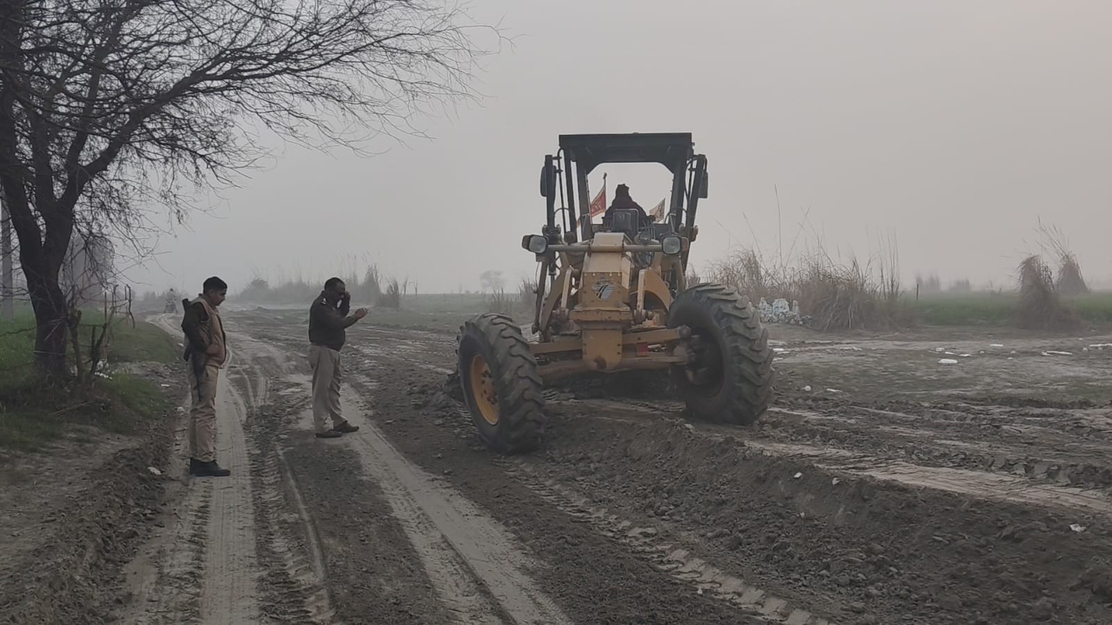 KASGANJ NEWS महाशिवरात्रि को लेकर प्रशासन अलर्ट, भगवान वराह की नगरी सोरों में कांवड़ यात्रा मार्ग दुरुस्त कराने में जुटे कोतवाल