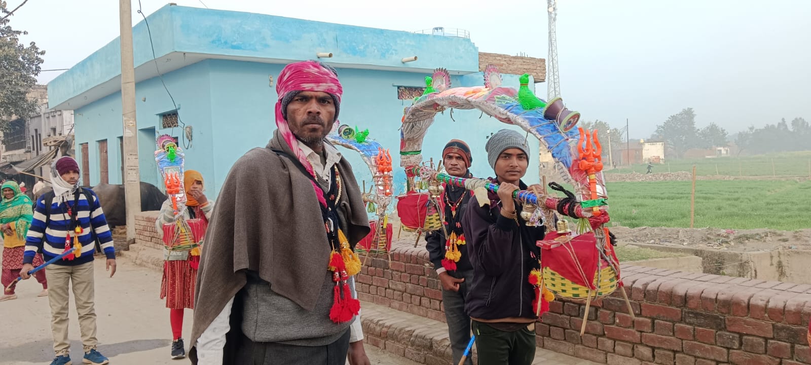 KASGANJ NEWS बम भोले के जयकारों से गूंजे गंगा घाट, कावड़ियों के जत्थे हुए रवाना, किसी को पुत्र रत्न तो किसी की हुई मुरादे पूरी