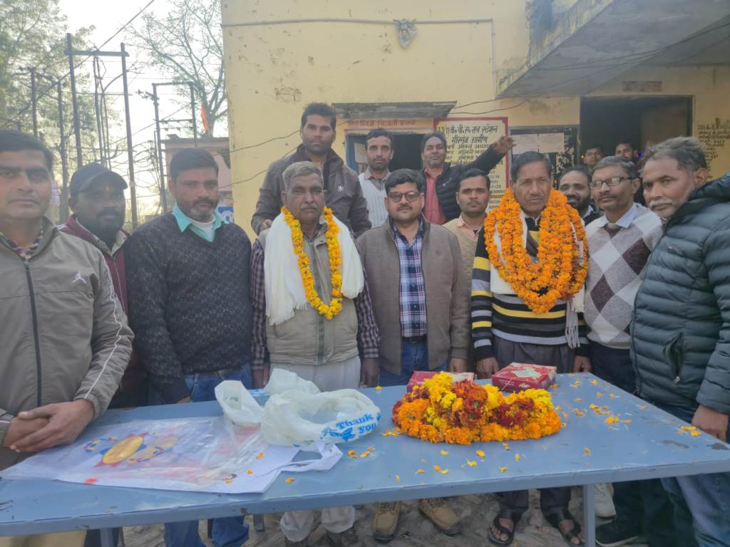 Bareilly News : 55 वर्ष आयु पूरी होने पर तीन संविदा विद्युत कर्मियों की सेवाएं समाप्त, सम्मानपूर्वक दी गई विदाई