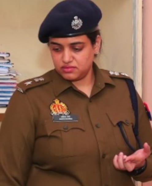 KASGANJ NEWS एसपी अंकिता शर्मा के आदेशों की उड़ रही धज्जियां, तबादले के बाद भी पुराने तैनाती स्थलों पर जमे आधे से अधिक पुलिसकर्मी