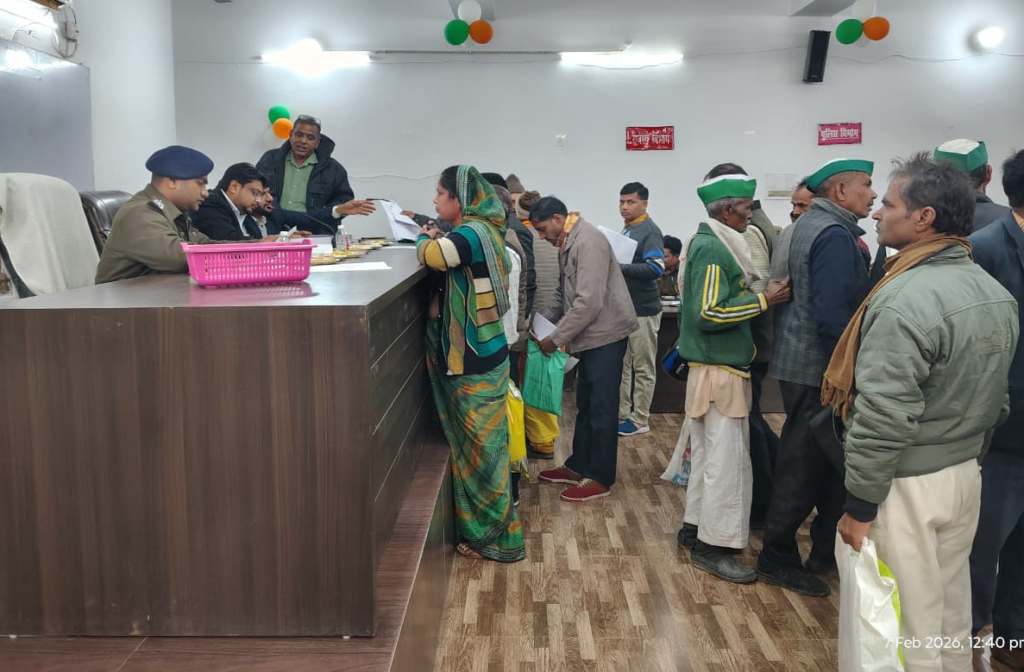 BAREILLY NEWS : सम्पूर्ण समाधान दिवस में 31 शिकायतें दर्ज, 11 का मौके पर निस्तारण, डीएम के निर्देशों से बढ़ा समाधान प्रतिशत