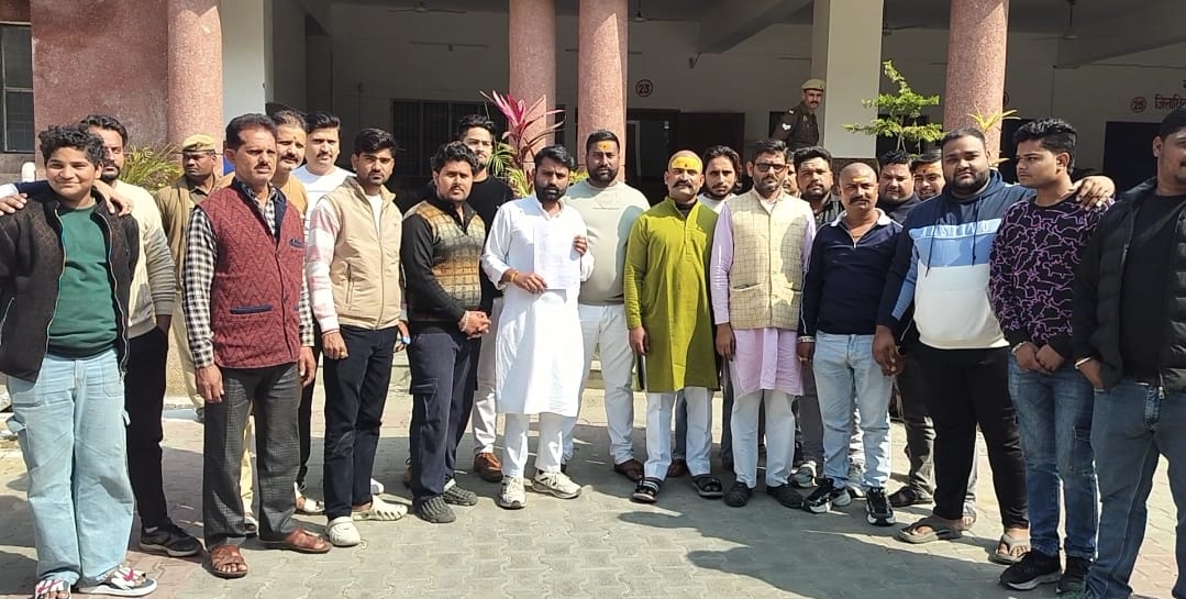 KASGANJ NEWS भूतेश्वर महादेव मंदिर की पवित्र भूमि पर कब्जे का आरोप, फर्जी दस्तावेजों से करोड़ों की जमीन बेचने की साजिश के खिलाफ फूटा जनआक्रोश