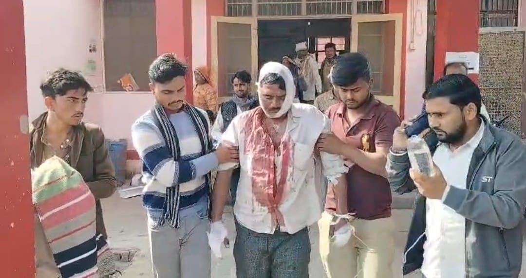 KASGANJ NEWS कासगंज में बच्चों के विवाद ने लिया हिंसक रूप, दो पक्षों में लाठी-डंडे चले; 14 लोग गंभीर घायल