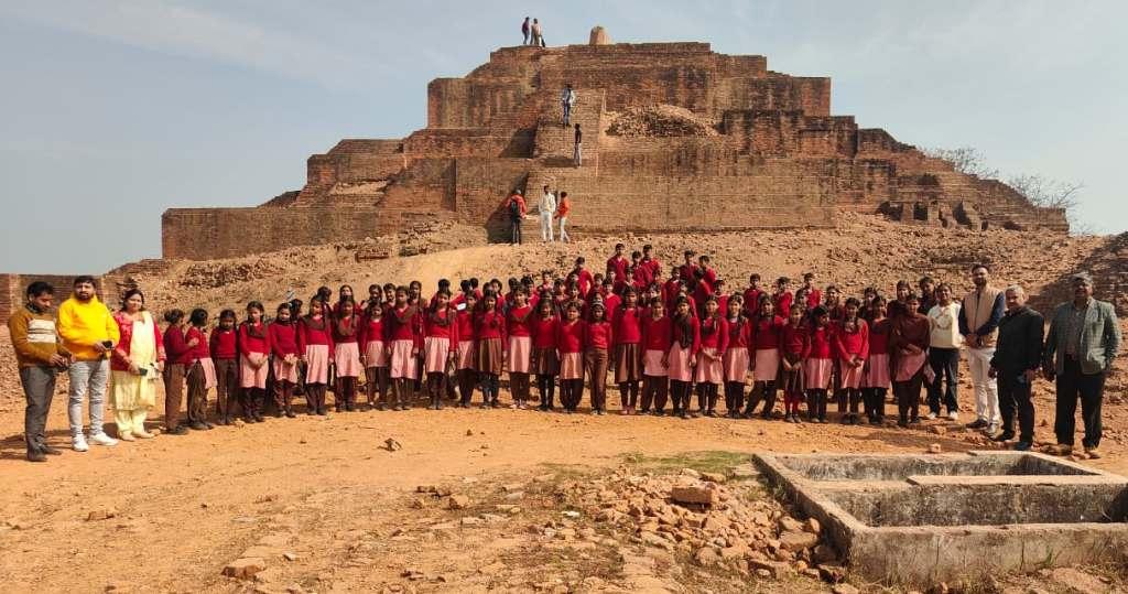 Bareilly news : पीएम श्री उच्च प्राथमिक विद्यालय चुराई दलपतपुर की छात्राओं ने किया ऐतिहासिक एक्सपोज़र विजिट, रामनगर किला से लीलौर झील तक जानी गौरवगाथा