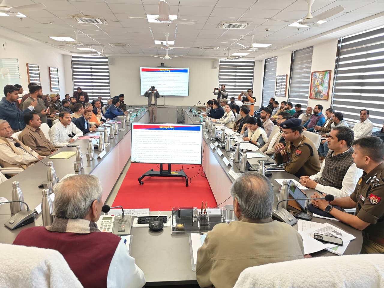 मथुरा में रंगोत्सव की तैयारी तेज, आला अफसरों की बैठक