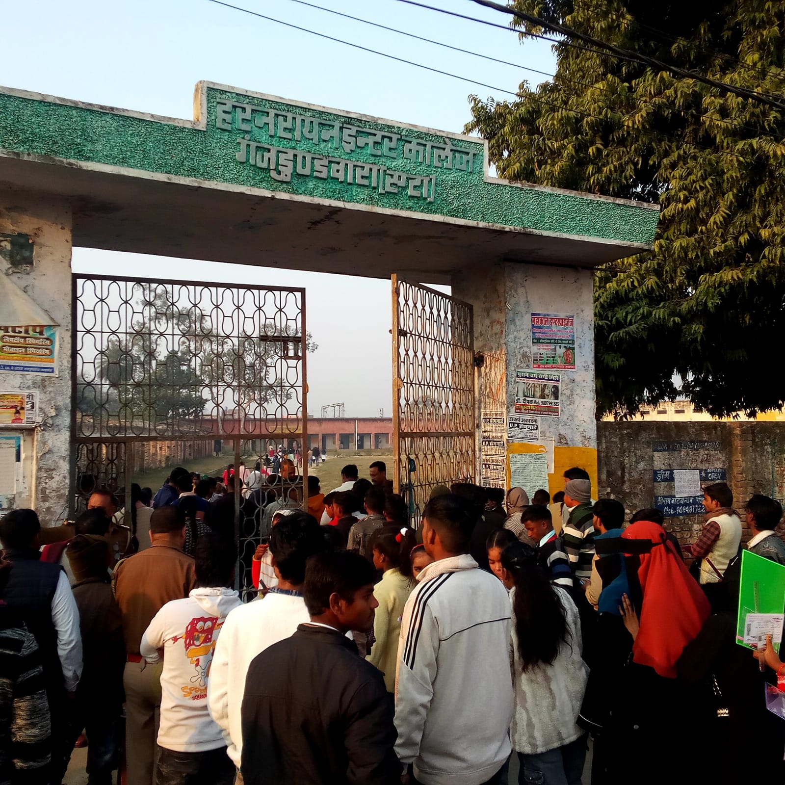 KASGANJ:64 केन्द्रों पर शुरू हुईं बोर्ड परीक्षाएं, 3 अतिसंवेदनशील व 14 संवेदनशील केन्द्रों पर कड़ी निगरानी