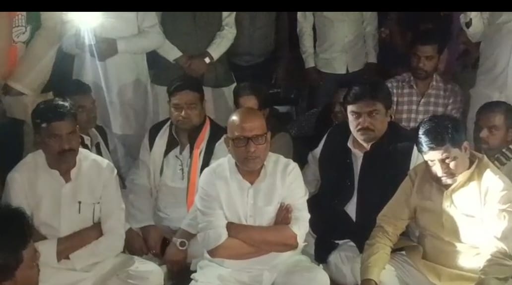 KASGANJ NEWS अमांपुर घटना पर कांग्रेस प्रदेश अध्यक्ष अजय राय ने किया शोक व्यक्त, परिजनों से मुलाकात कर 50 लाख मुआवजे और नौकरी की मांग