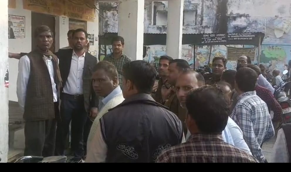 KASGANJ NEWS सदर तहसील से स्टांप वेंडर का बैग चोरी, 96,500 रुपये नकदी और लैपटॉप लेकर उचक्का फरार
