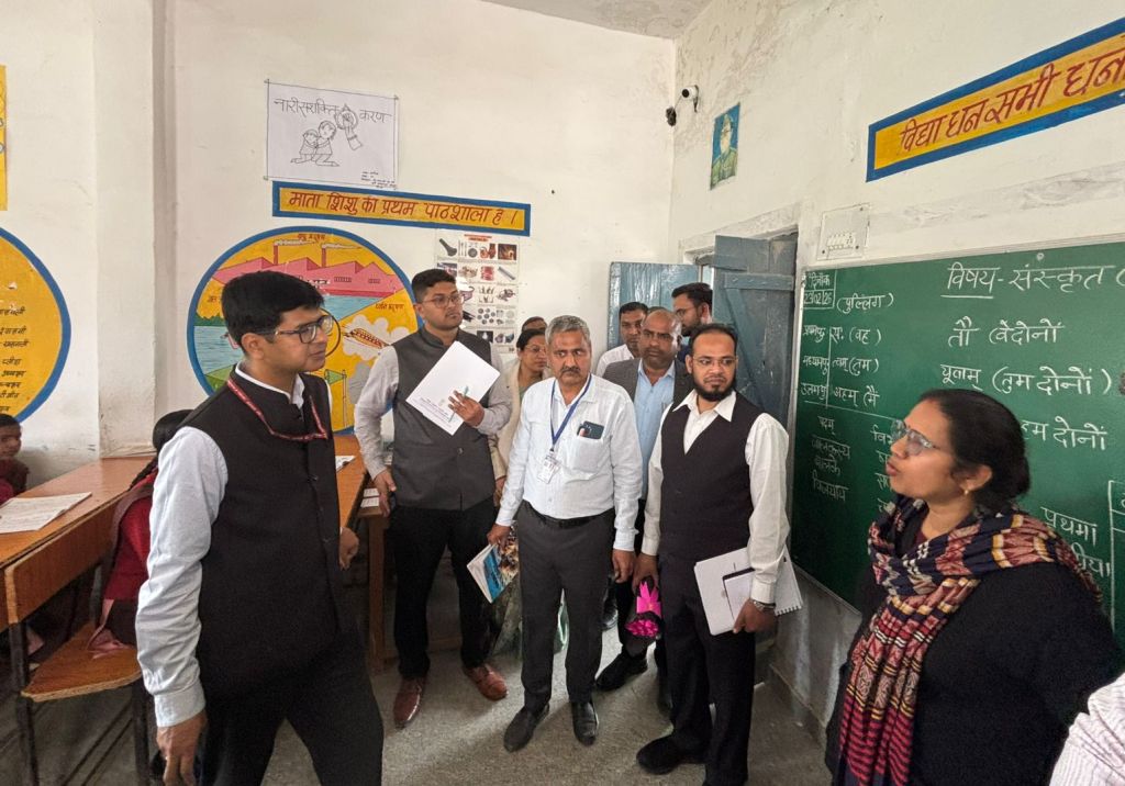 Bareilly News : मीरगंज में भारत सरकार के संयुक्त सचिव अमित निर्मल का औचक निरीक्षण, पीएम श्री विद्यालय में परखी व्यवस्थाएं