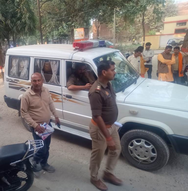 Bareilly News : मीरगंज तहसील में जमीन विवाद ने लिया नाटकीय मोड़, युवक ने आत्मदाह की दी चेतावनी