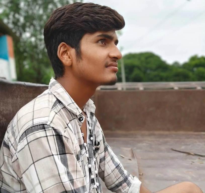 Bareilly news : हैलोजन लाइट के तार से करंट लगने से वॉलीबॉल खिलाड़ी की मौत, गांव में पसरा मातम