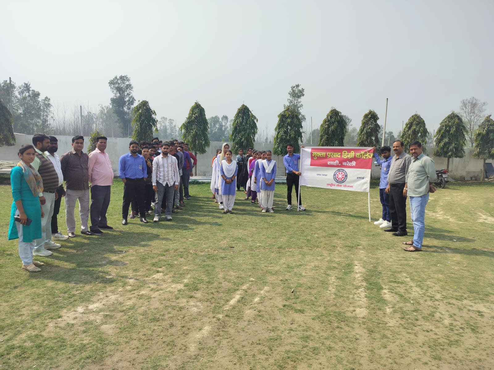 Bareilly News:  मुक्ता प्रसाद डिग्री कॉलेज में एनएसएस कैंप के दूसरे दिन स्वच्छता अभियान