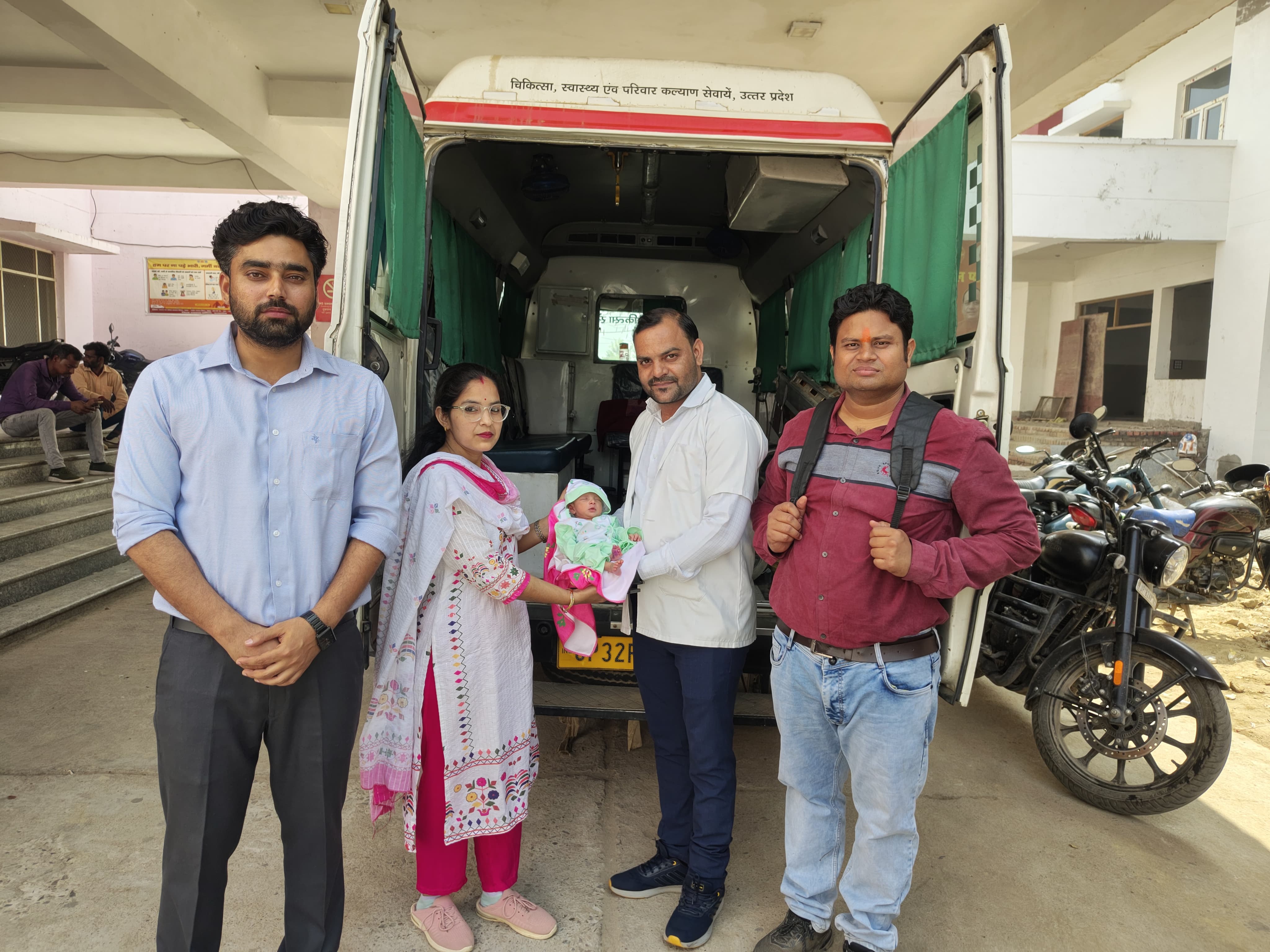 KASGANJ NEWS ट्रेन के लगेज कोच में मिली नवजात को मिला नया सहारा, स्वस्थ होने पर आगरा के राजकीय बाल गृह भेजी गई