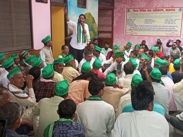 कासगंज तहसील में हलधर किसान यूनियन का धरना, सात सूत्रीय मांगों का ज्ञापन सौपा; लेखपालों पर उत्पीड़न व उगाही के आरोप