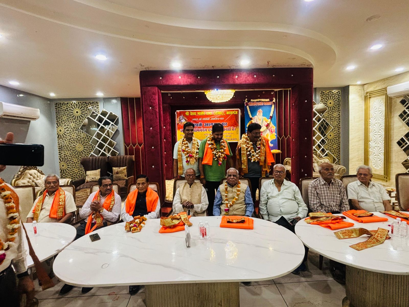 KASGANJ NEWS श्री वैश्य माहौर सभा के चुनाव में दीपक सर्राफ फिर बने अध्यक्ष, राकेश रॉकी कोषाध्यक्ष और प्रदीप गुप्ता महामंत्री निर्वाचित