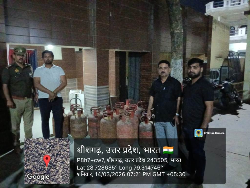 Bareilly News : जाफरपुर में गैस सिलेंडरों की कालाबाजारी का भंडाफोड़, 22 घरेलू सिलेंडर बरामद