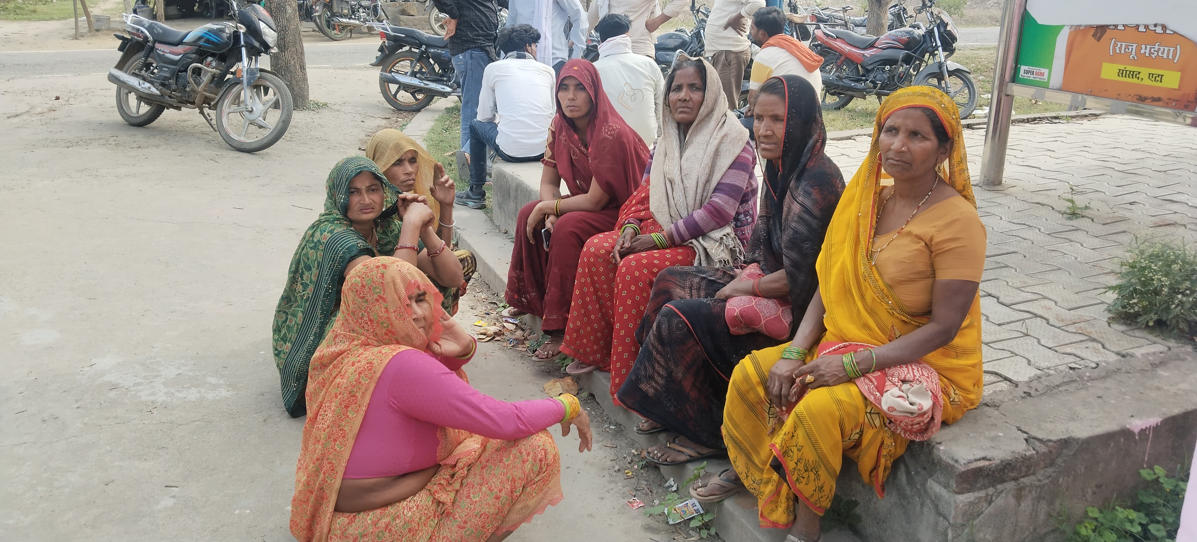 KASGANJ NEWS सब्जी लेने निकले साइकिल सवार मजदूर की तेज रफ्तार वाहन से कुचलकर मौत, परिवार में मचा कोहराम