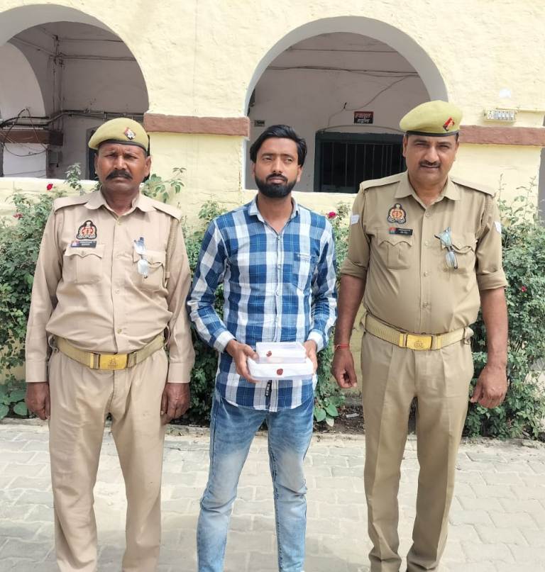 Bareilly News : मीरगंज पुलिस ने स्मैक तस्कर को दबोचा, 64.95 ग्राम अवैध स्मैक बरामद