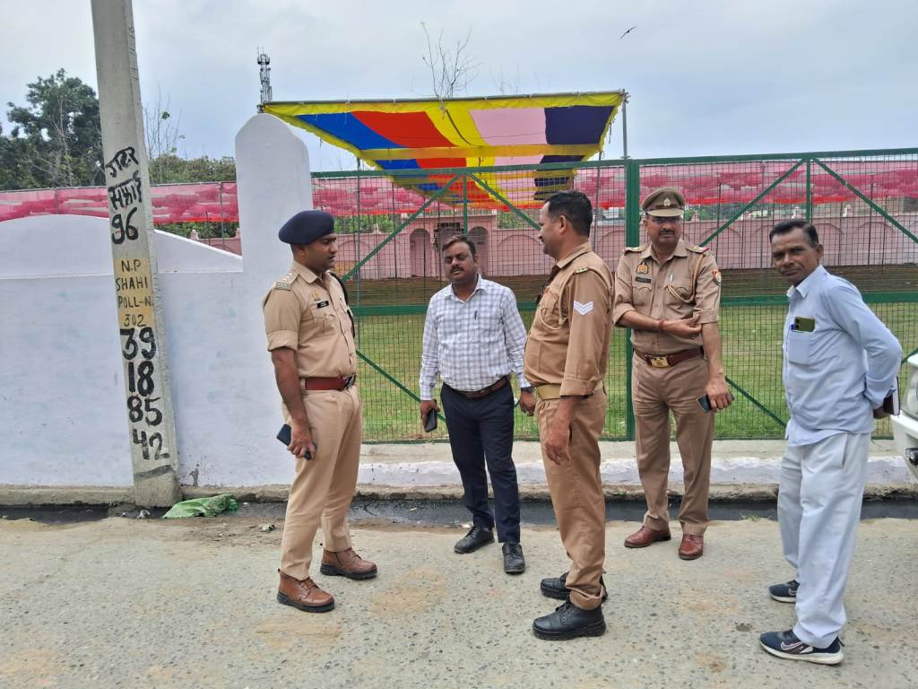 Bareilly News : ईद-उल-फितर को लेकर प्रशासन अलर्ट, एसडीएम व सीओ ने ईदगाहों का किया निरीक्षण