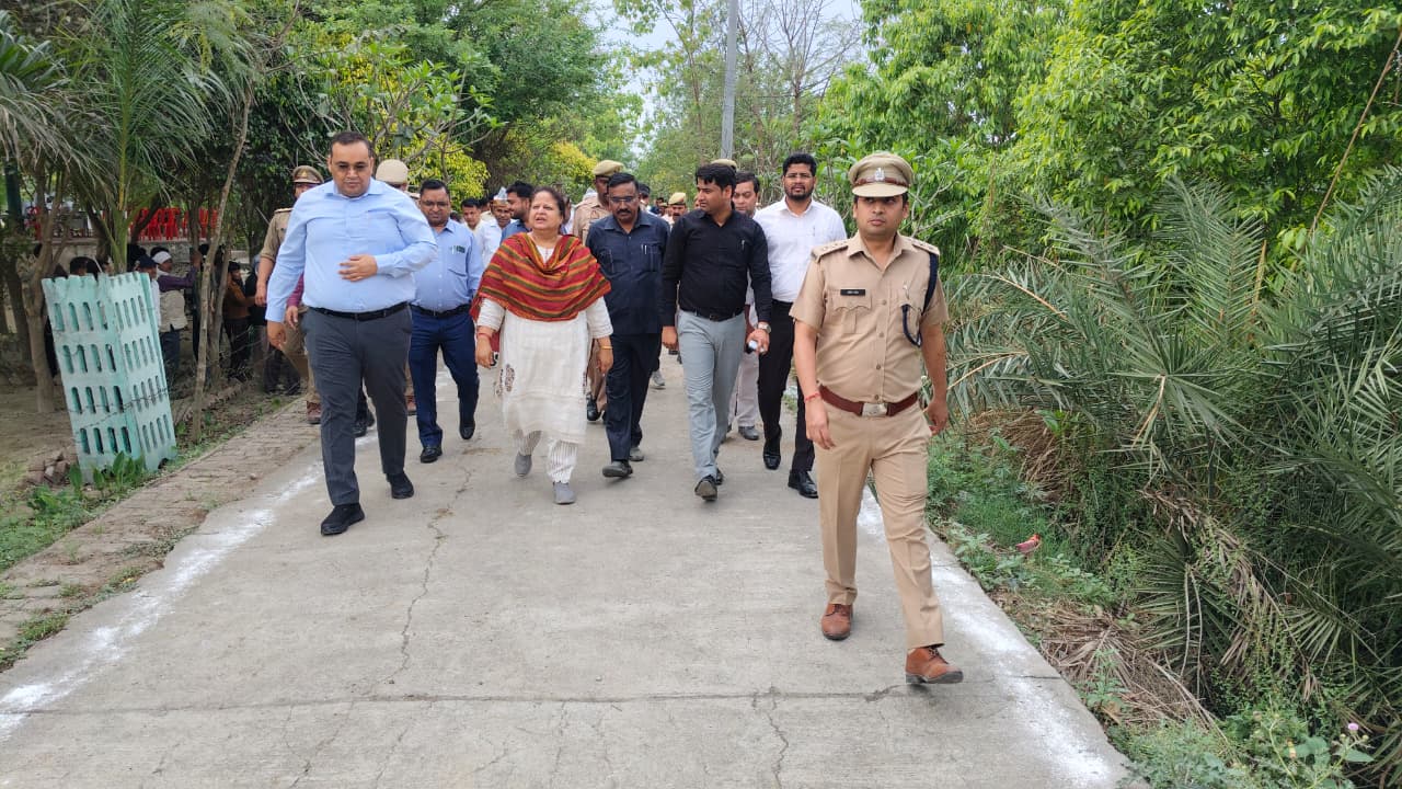 KASGANJ NEWS मंडी परिसर को बनाया जाएगा सुव्यवस्थित व सुविधाजनक- डीएम, शीघ्र बनाने के दिए निर्देश