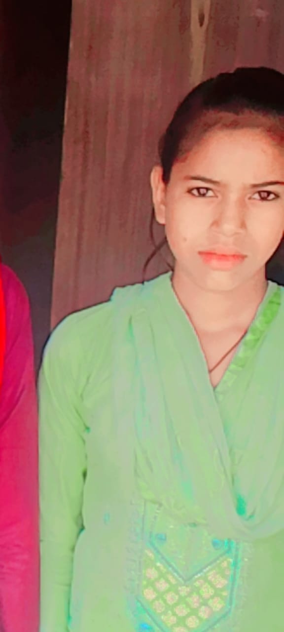 KASGANJ NEWS लापता किशोरी का शव पानी भरे गड्ढे में मिला, गांव में सनसनी