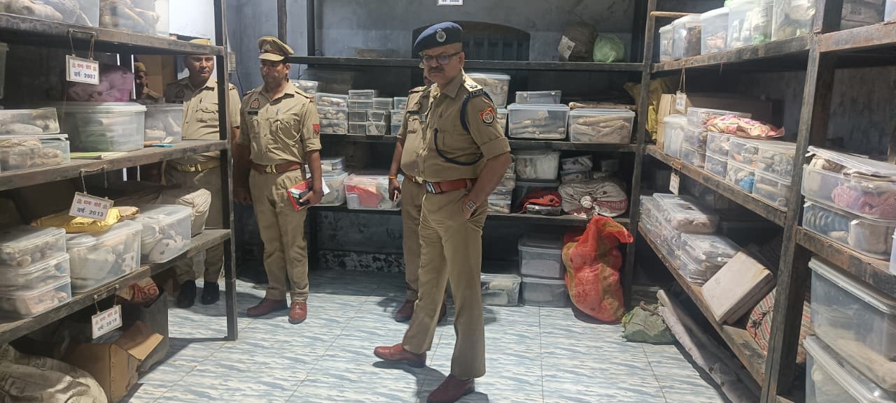 KASGANJ:कोतवाली सोरों का एसपी ने किया औचक निरीक्षण, रिकॉर्ड दुरुस्त करने व व्यवस्थाएं सुधारने के दिए निर्देश