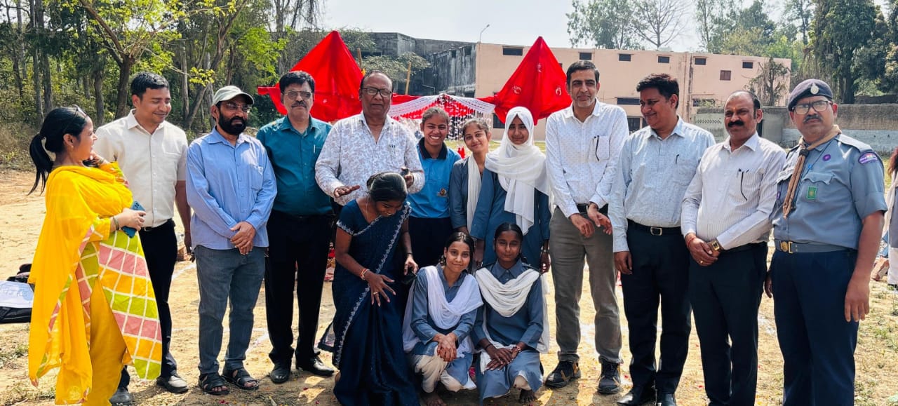 युवा हर चुनौती को स्वीकारें, धैर्य रखें, ईमानदारी से करें कार्य : डॉ.आशीष