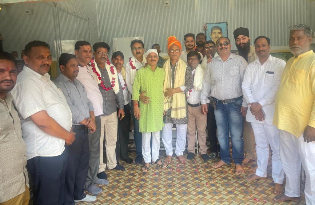 Bareilly News : मीरगंज में व्यापार मंडल ने बार एसोसिएशन पदाधिकारियों का किया भव्य स्वागत, सौहार्द और सहयोग का दिया संदेश