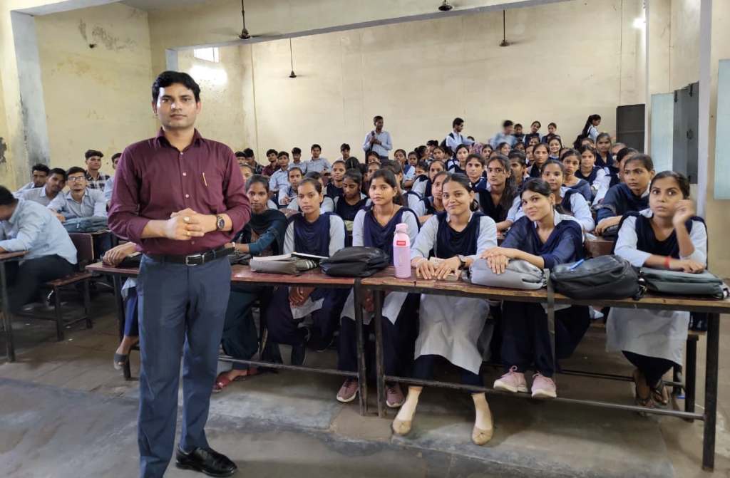 Bareilly News : राजेंद्र प्रसाद डिग्री कॉलेज में “बाल विवाह मुक्त भारत” अभियान के तहत जागरूकता कार्यक्रम आयोजित