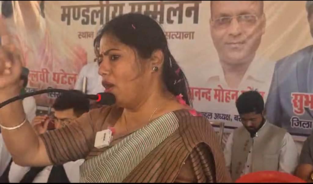Bareilly news : मीरगंज में पल्लवी पटेल का सरकार पर तीखा प्रहार, जातिगत जनगणना और स्कूल बंदी पर उठाए सवाल