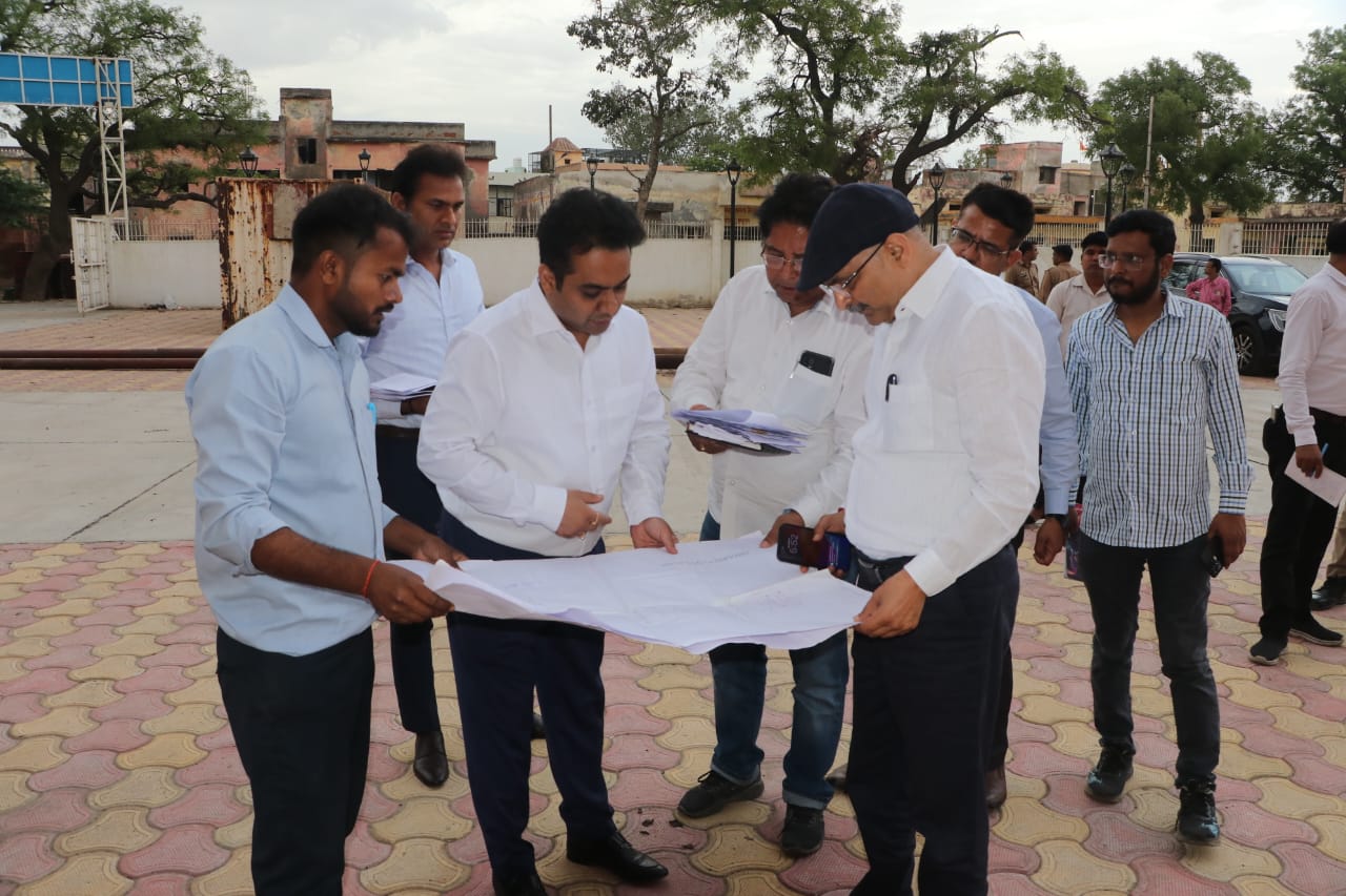 मंडलायुक्त ने मथुरा में विकास कार्यों का  किया निरीक्षण 