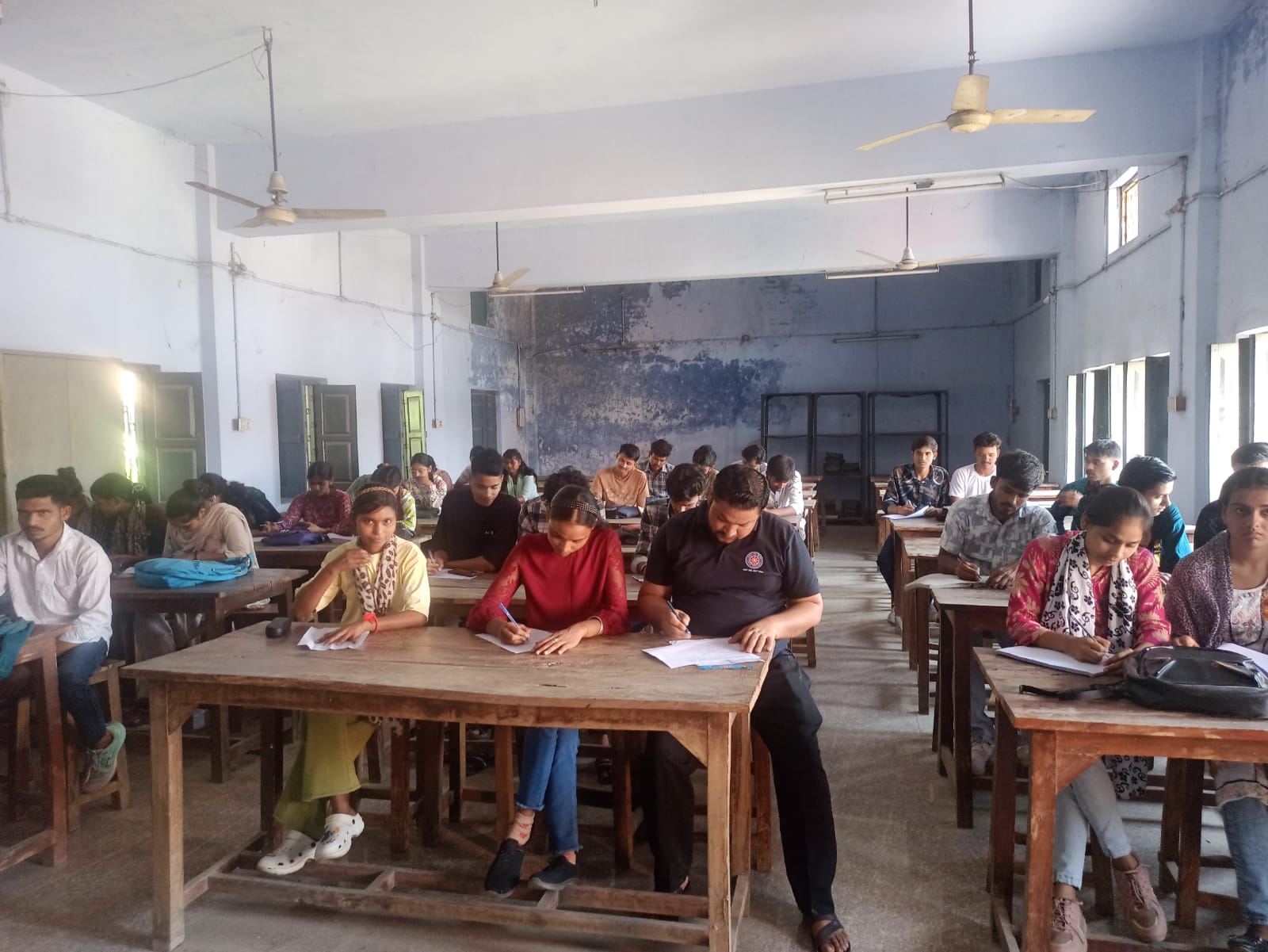 KASGANJ NEWS मिशन शक्ति फेज–05 के तहत महाविद्यालय में “महिला सशक्तिकरण” विषय पर निबंध प्रतियोगिता का सफल आयोजन