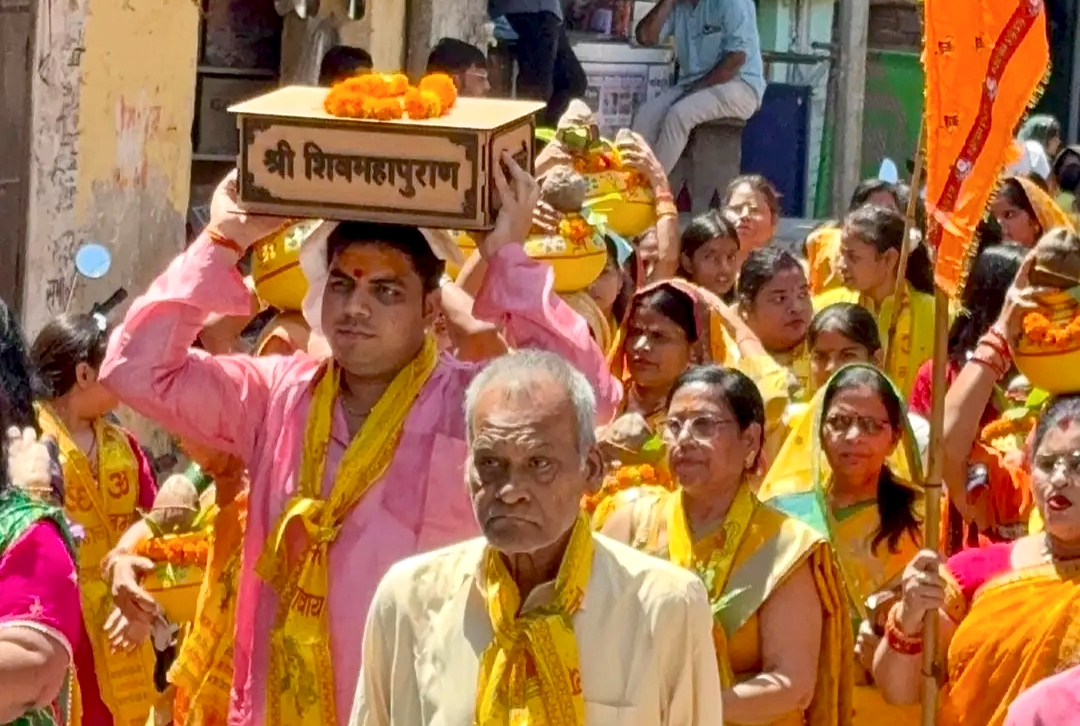 भक्ति में डूबा गंजडुंडवारा: शिवमहापुराण कथा से पूर्व निकली भव्य कलश यात्रा, जगह-जगह हुआ पुष्पवर्षा से स्वागत